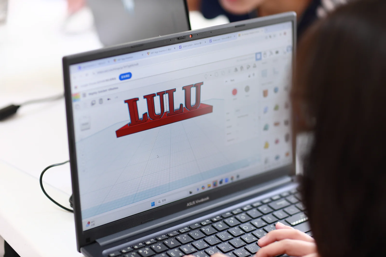 螢幕上的 3D 模型